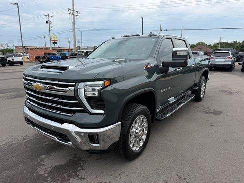 Used 2025 Chevrolet Silverado 2500 LTZ w/ LTZ Plus Package AWD/4WD image 3