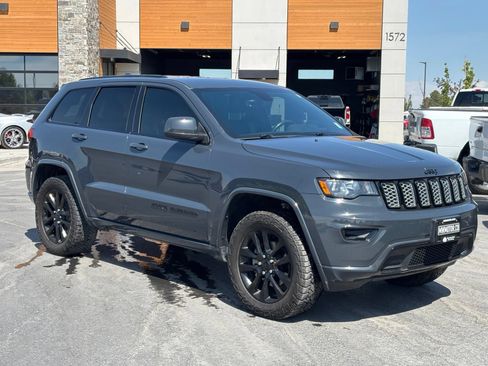 Used 2018 Jeep Grand Cherokee Altitude AWD/4WD image 1
