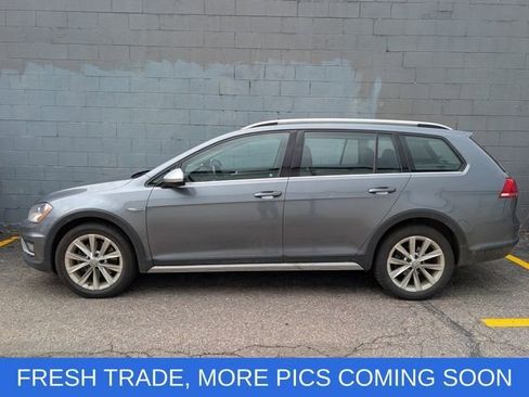 Used 2017 Volkswagen Golf Alltrack S AWD/4WD image 2