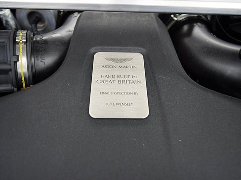 Used 2023 Aston Martin V8 Vantage Roadster RWD image 33