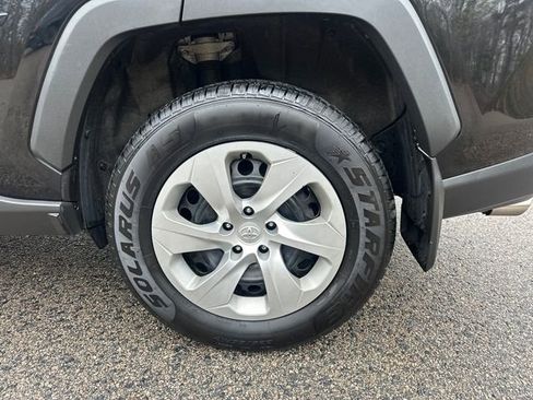 Used 2021 Toyota RAV4 LE AWD/4WD image 15
