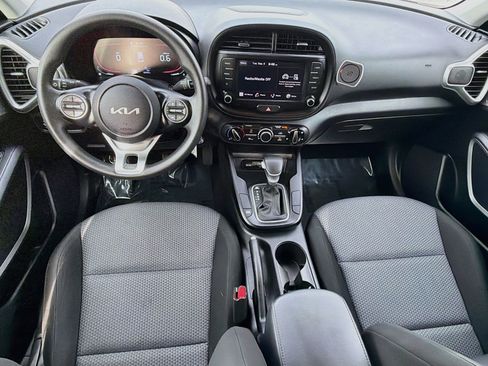 Used 2023 Kia Soul LX w/ LX Technology Package FWD image 15