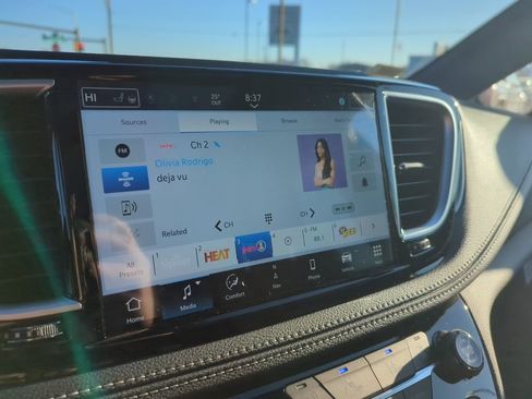 New 2026 Chrysler Pacifica Limited w/ S Appearance Package image 14