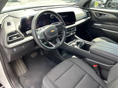 Used 2025 Chevrolet Traverse LT w/ Sun and Wheel Package AWD/4WD image 19