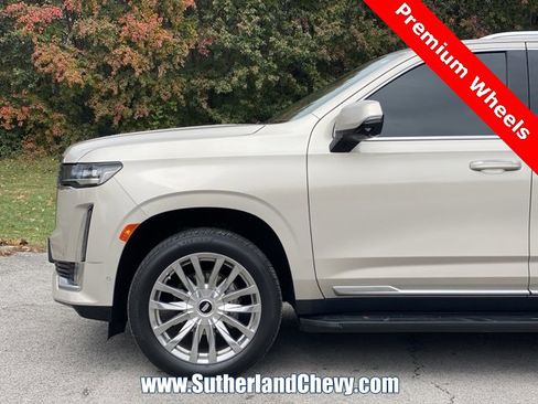 Used 2021 Cadillac Escalade Premium Luxury w/ LPO, Illumination Package image 10