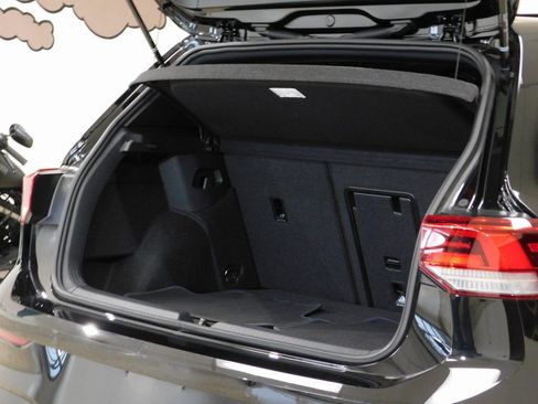 Used 2025 Volkswagen Golf image 93