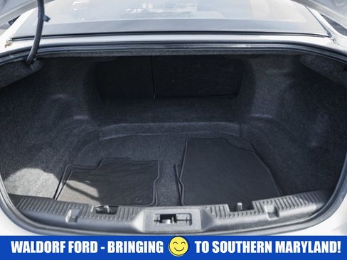 Used 2013 Ford Taurus SEL image 10