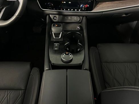 Used 2024 Nissan Rogue Platinum w/ Platinum Premium Package image 15