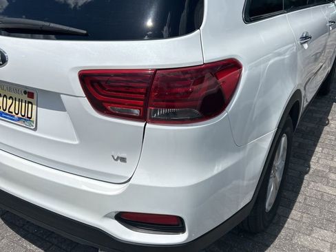 Used 2020 Kia Sorento LX image 9