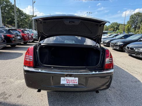 Used 2005 Chrysler 300 C w/ Sound Group II RWD image 15