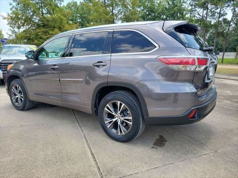 Certified 2016 Toyota Highlander XLE FWD image 3