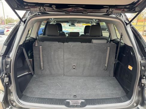 Used 2019 Toyota Highlander LE FWD image 27