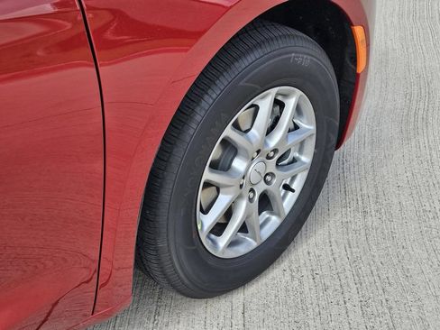 New 2027 Chrysler Pacifica Select FWD image 5