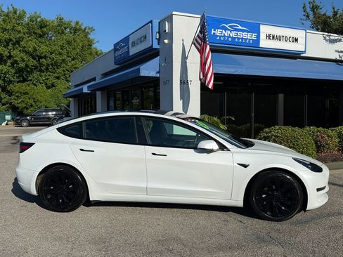 Used 2022 Tesla Model 3 Standard Range RWD image 11