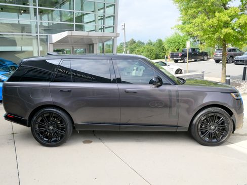 Used 2023 Land Rover Range Rover Long Wheelbase First Edition AWD/4WD image 4