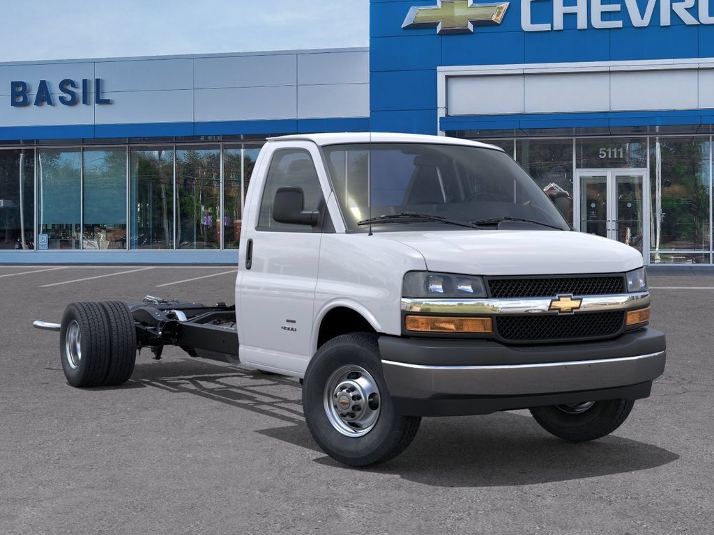 New 2026 Chevrolet Express 4500 w/ Power Convenience Package RWD image 7