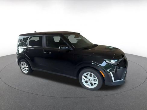 Used 2025 Kia Soul LX w/ LX Technology Package FWD image 2