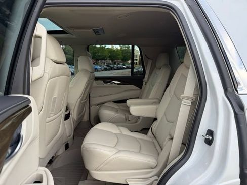 Used 2020 Cadillac Escalade Premium Luxury AWD/4WD image 26