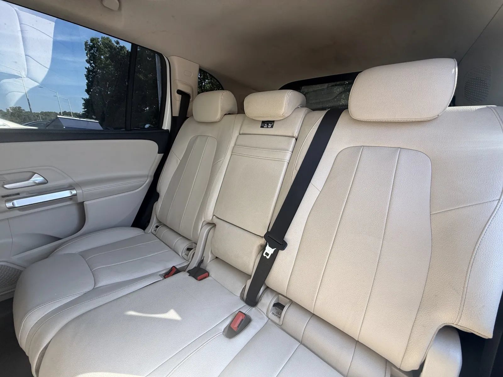 Used 2021 Mercedes-Benz GLB 250 4MATIC image 9