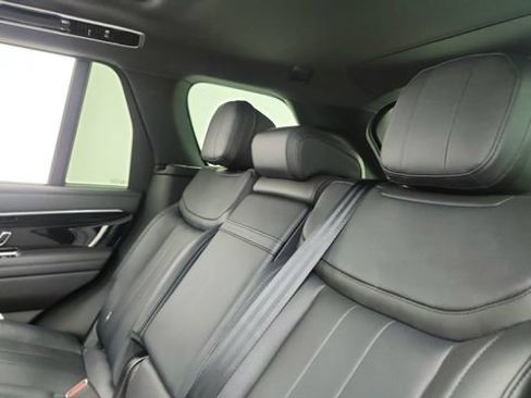 Used 2025 Land Rover Range Rover SE image 28