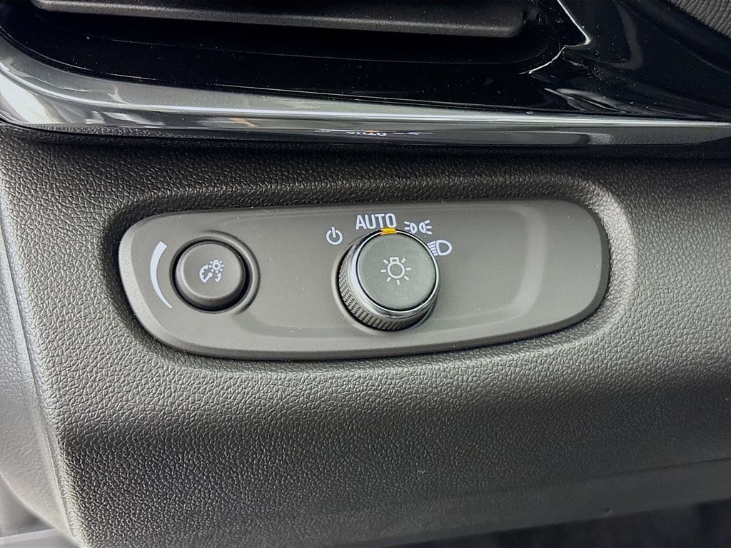 New 2026 Buick Envista Avenir FWD image 10