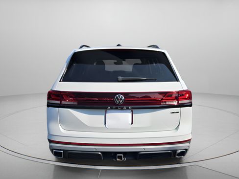 Certified 2024 Volkswagen Atlas Peak Edition SE AWD/4WD image 4