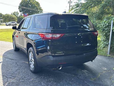 Used 2019 Chevrolet Traverse LS w/ LPO, Blackout Package AWD/4WD image 4