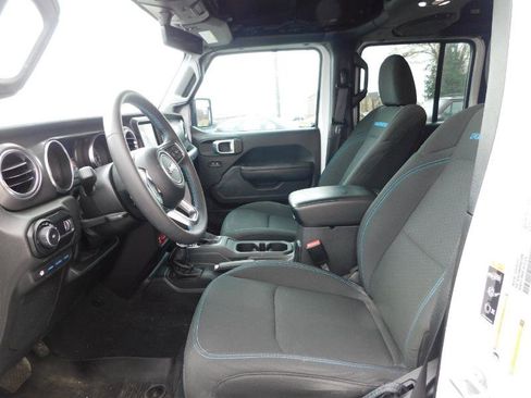 Used 2023 Jeep Wrangler Unlimited Rubicon 4xe image 8