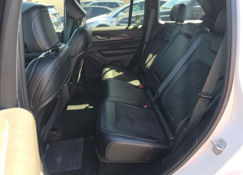 Used 2023 Jeep Grand Cherokee Altitude RWD image 21