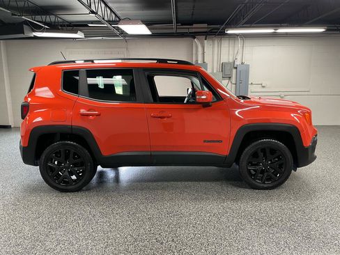 Used 2017 Jeep Renegade Altitude AWD/4WD image 4