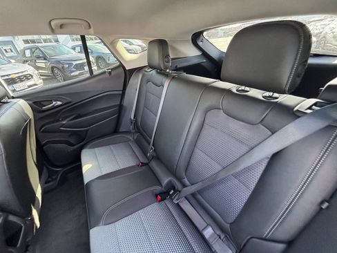 Used 2025 Chevrolet Trax LT w/ LT Convenience Package FWD image 27