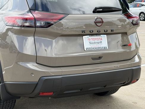 Used 2025 Nissan Rogue SV AWD/4WD image 6