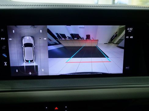 Used 2025 Porsche Cayenne image 22