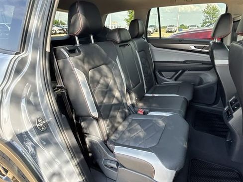 Used 2024 Volkswagen Atlas Peak Edition SE AWD/4WD image 30