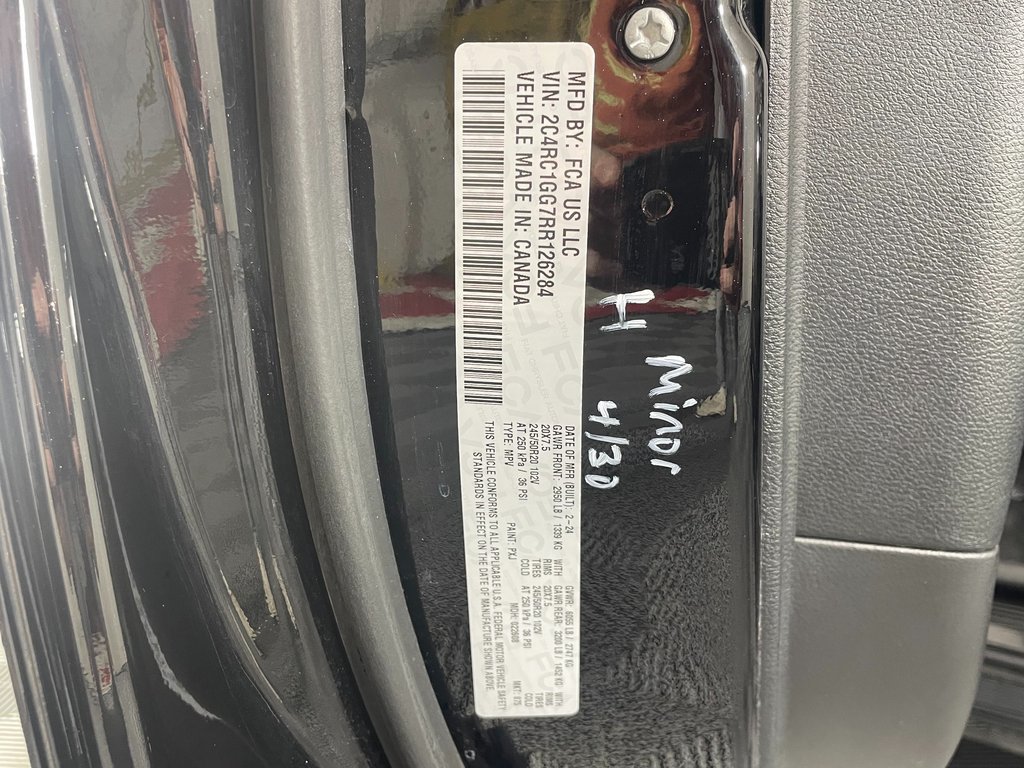Used 2024 Chrysler Pacifica Limited w/ S Appearance Package FWD image 29
