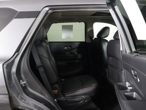 Used 2024 Nissan Pathfinder SL w/ SL Premium Package image 34