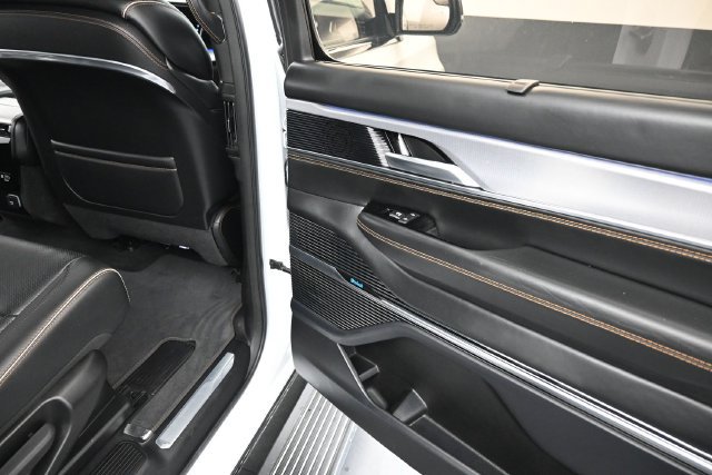 Used 2023 Jeep Grand Wagoneer Series III AWD/4WD image 25