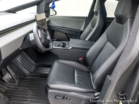 Used 2024 Tesla Cybertruck AWD Crew Cab image 11