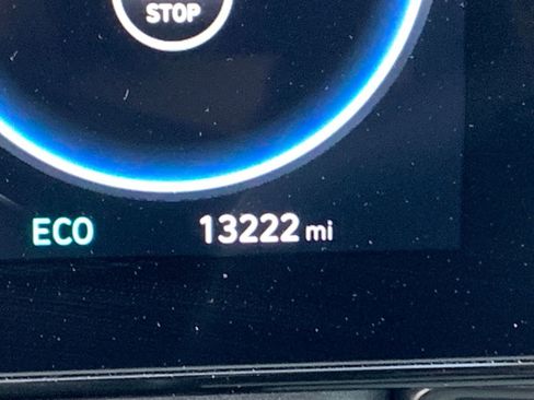 Used 2025 Hyundai Elantra Limited image 9