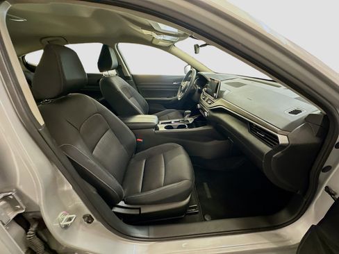 Used 2024 Nissan Altima 2.5 SV FWD image 31