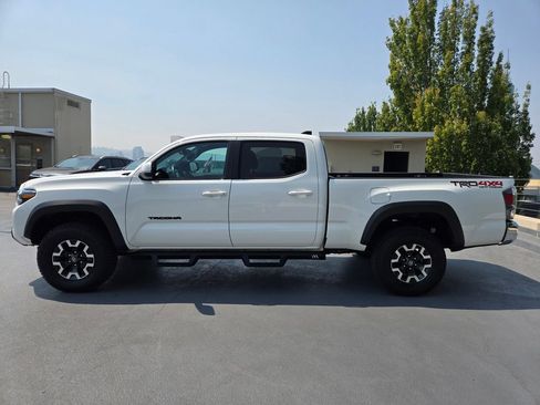 Used 2023 Toyota Tacoma TRD Off-Road w/ Black Out Package (TMS) AWD/4WD image 6