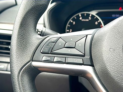 Used 2025 Nissan Altima 2.5 SV FWD image 29