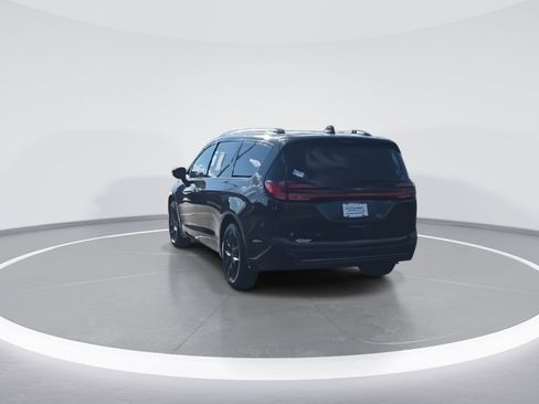 Used 2024 Chrysler Pacifica Limited w/ S Appearance Package AWD/4WD image 7