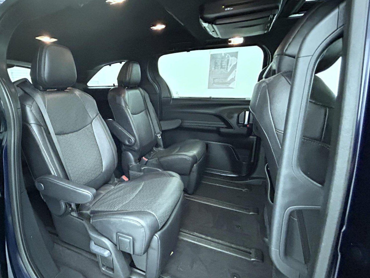 Used 2025 Toyota Sienna Limited AWD/4WD image 17