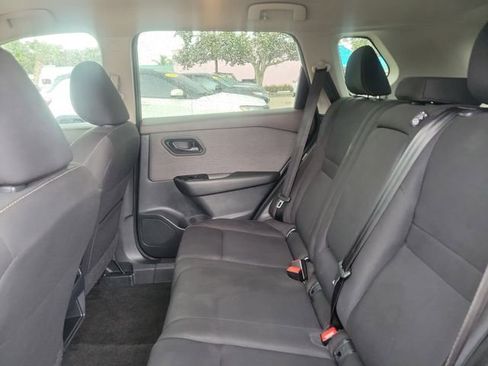 Used 2023 Nissan Rogue S image 11