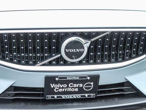 Used 2025 Volvo V60 B5 Cross Country Plus AWD/4WD image 5