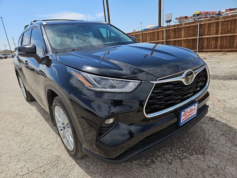 Used 2020 Toyota Highlander Limited FWD image 11