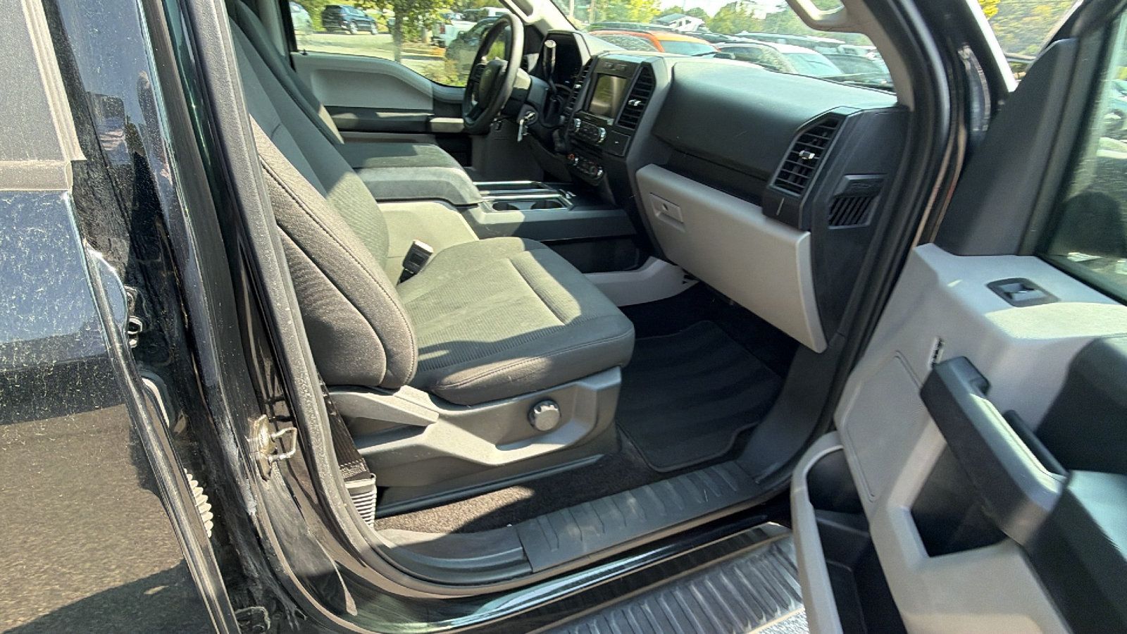 Used 2018 Ford F150 XL w/ Equipment Group 101A Mid AWD/4WD image 19