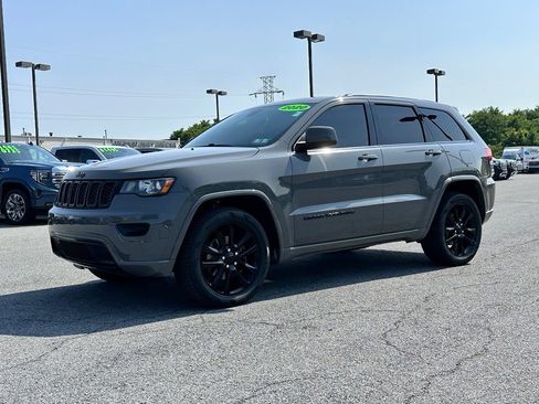 Used 2020 Jeep Grand Cherokee Altitude AWD/4WD image 2