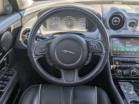 Used 2019 Jaguar XJ R-Sport AWD/4WD image 27